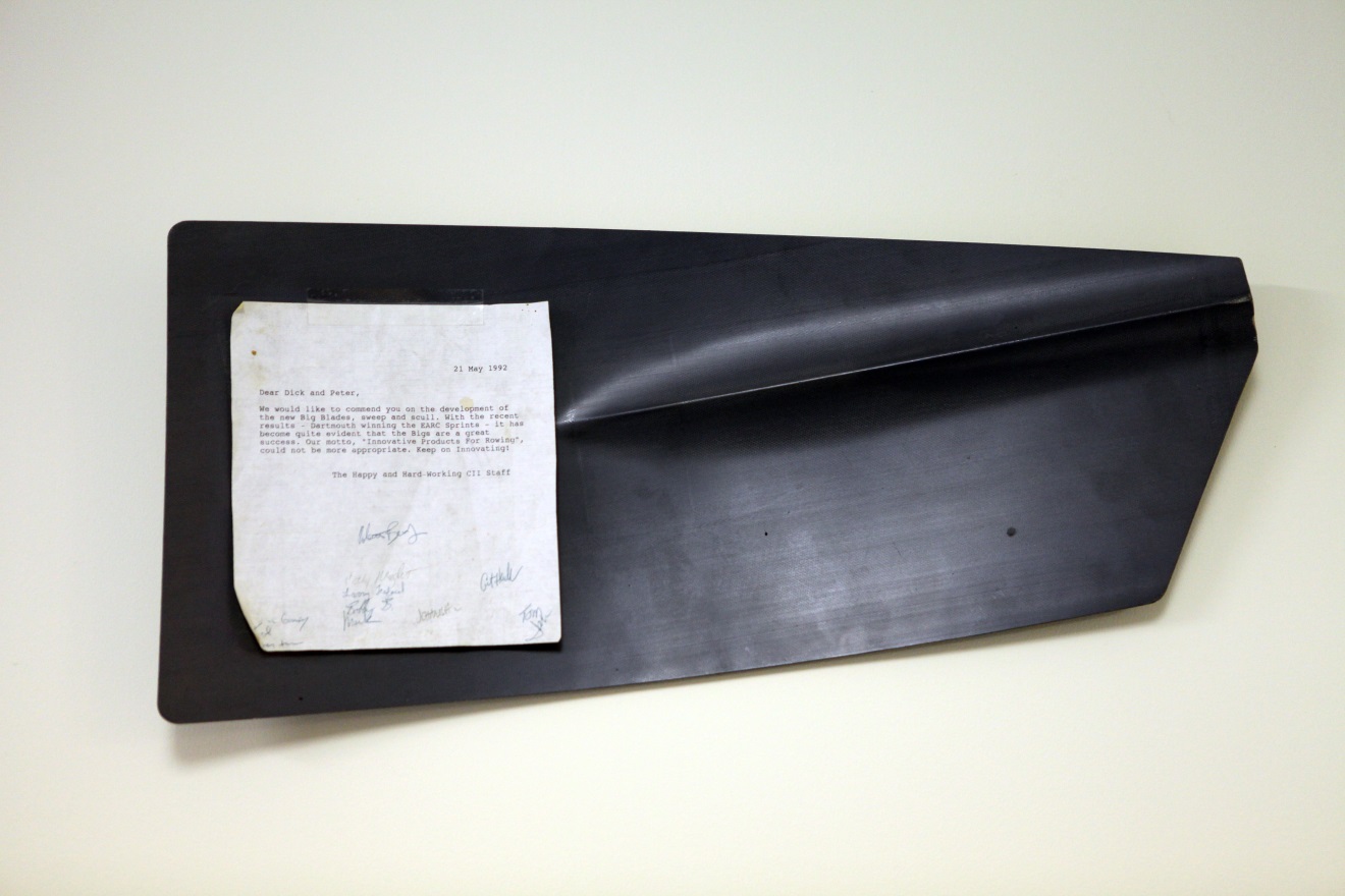 The Big Blade is introduced, an asymmetric hatchet-shaped blade that testing shows to be 1–2% faster than existing designs. The Big Blade is prominently used in the 1992 Barcelona Olympics.<br><br><i>The first production Big Blade with a congratulating note from employees.</i>